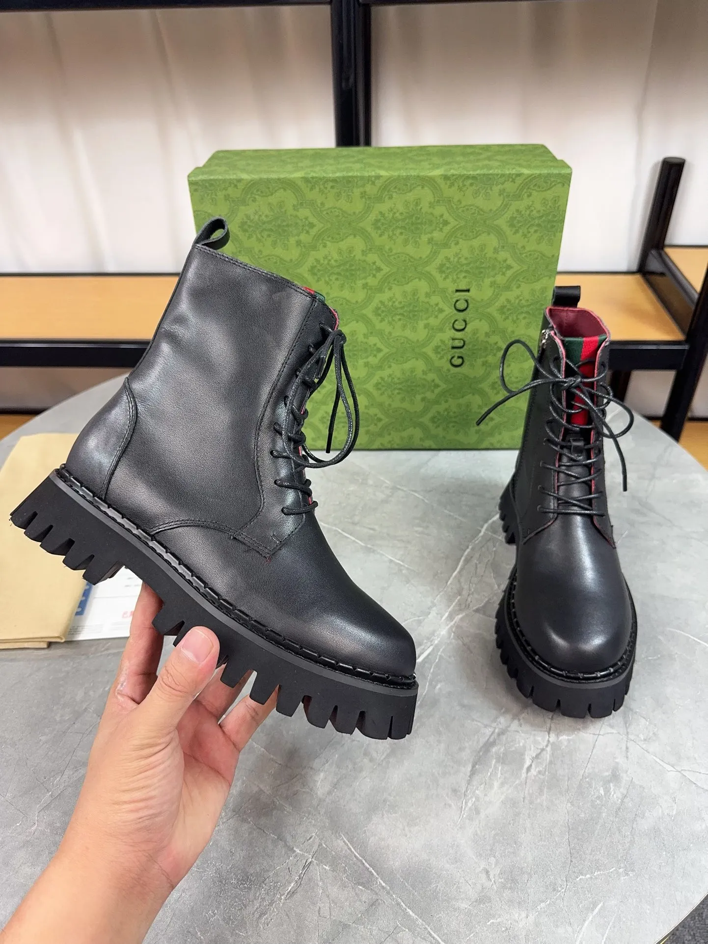 Men's shoes 💰640💰 New model from Gucci, double GG groove thick-soled loafers. The original version is made 1:1. Super beautiful quality, classic model at the counter. ❶Upper: original open-edge beaded cowhide ❷Inner lining: water-dyed cowhide ❸Feet: water-dyed cowhide ❹Outsole: ultra-light original sole ❺Thick sole heightening: 3.5cn ❻Packing: original packaging ❼Number: 35-42 (41 41 customized, non-refundable) Men's model: 38-46 (45, 46 customized, non-returnable)